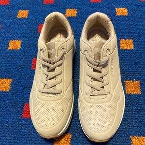 Skechers size 8.5